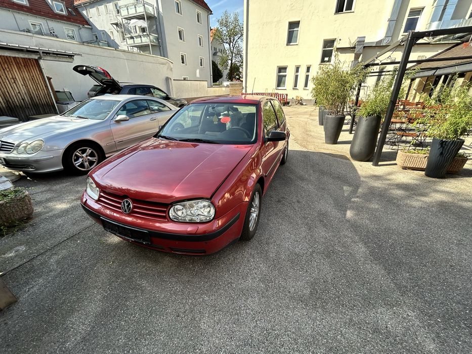 Volkswagen - Golf IV- 2.0 i