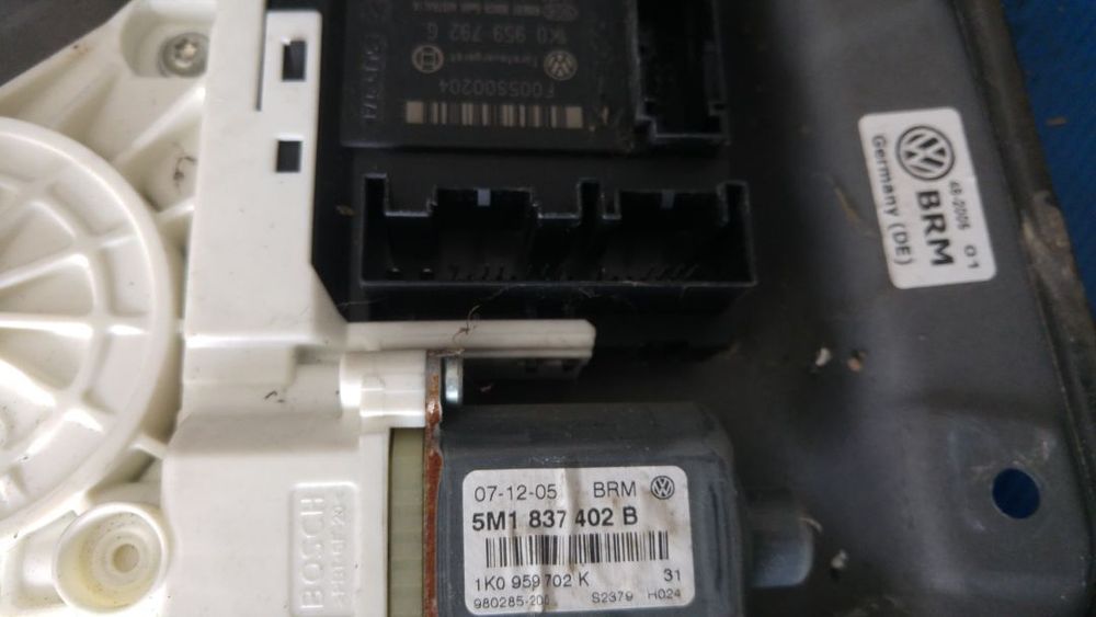 motoras macara dreapta fata vw golf 5 plus 5m1837402b