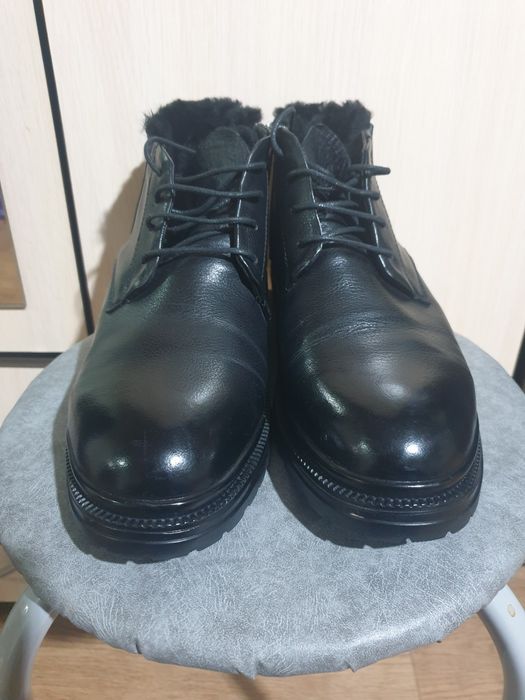 Зимняя кожаная обувь 39 размера