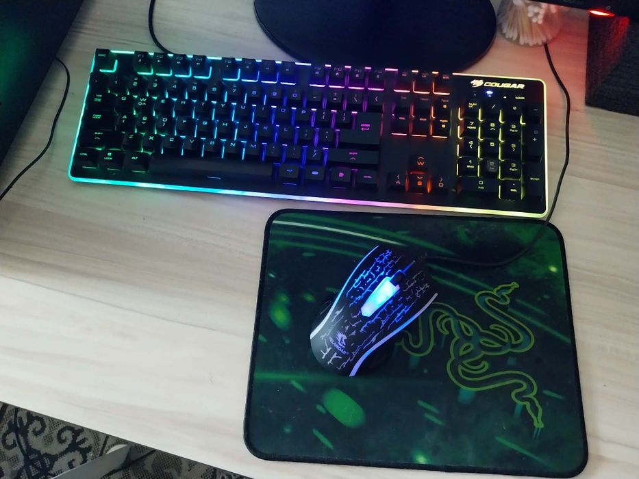 Геймърски компютър с Монитор и д-р. i5-4460, 4GB RX570, 16GB RAM, SSD 120GB и SSD 480GB