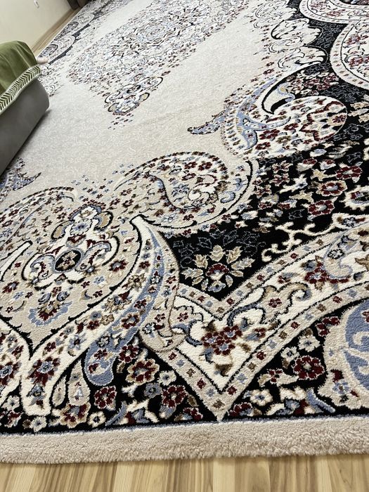 Продам ковер размером 3/6.