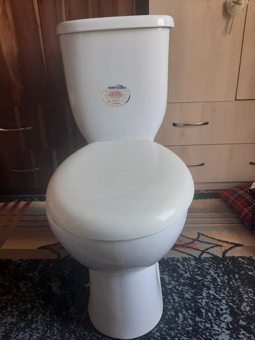 Unitaz pachti yangi kanalizatsiyasi pasta