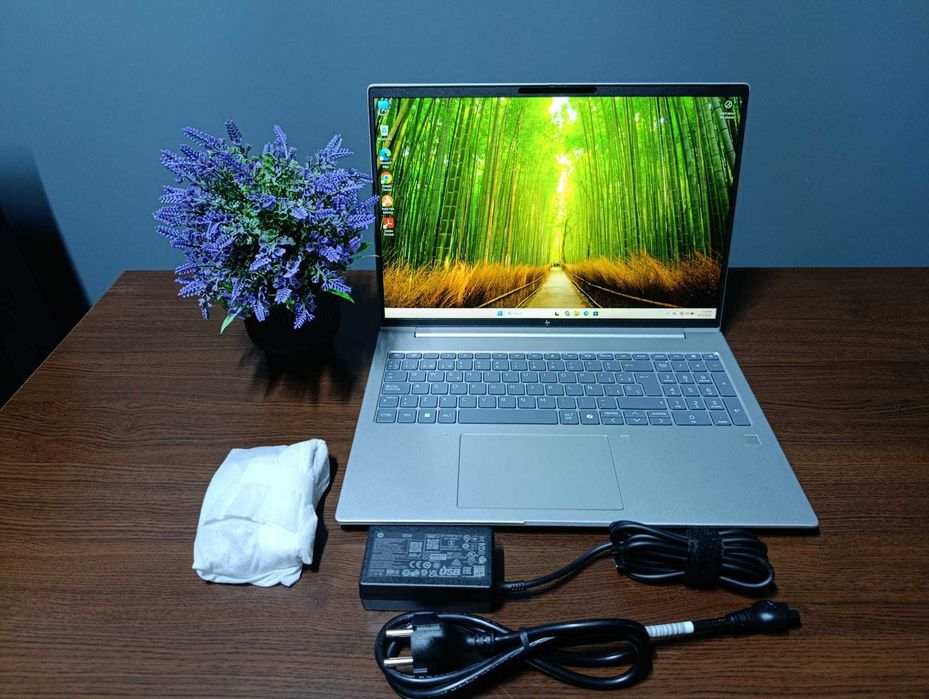 Laptop HP EliteBook NOU – Design Premium, Performanță Business