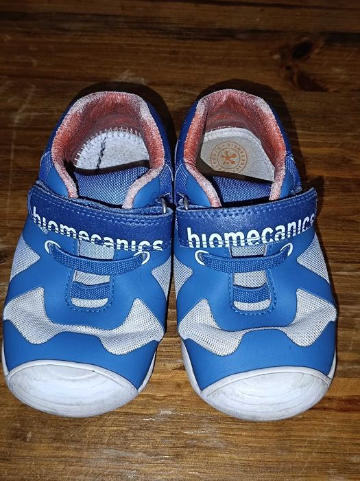 Детски пантофи и обувки