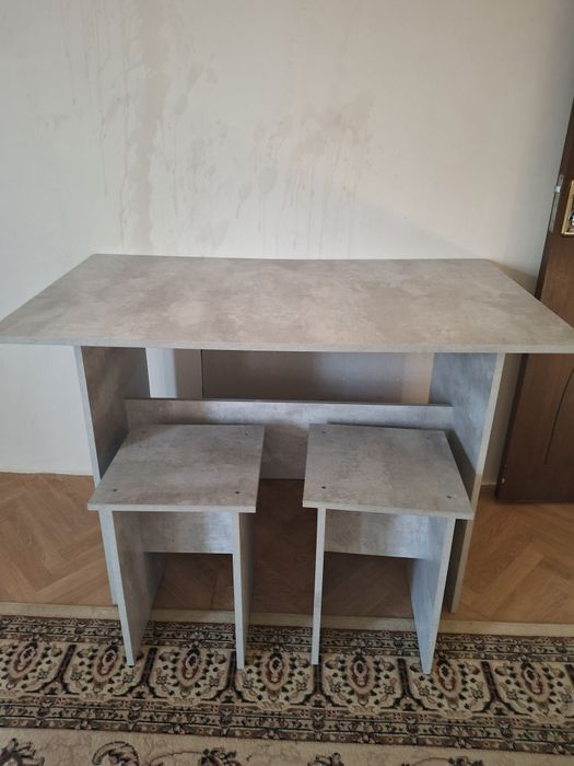 Стол со стульями