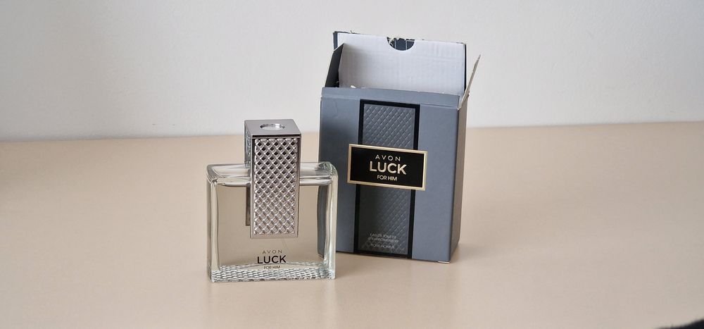 Apa de toaleta Avon Luck for Him