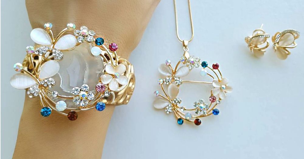 10 идеи за луксозни коледни подаръци с елегантни бижута за жени 2020