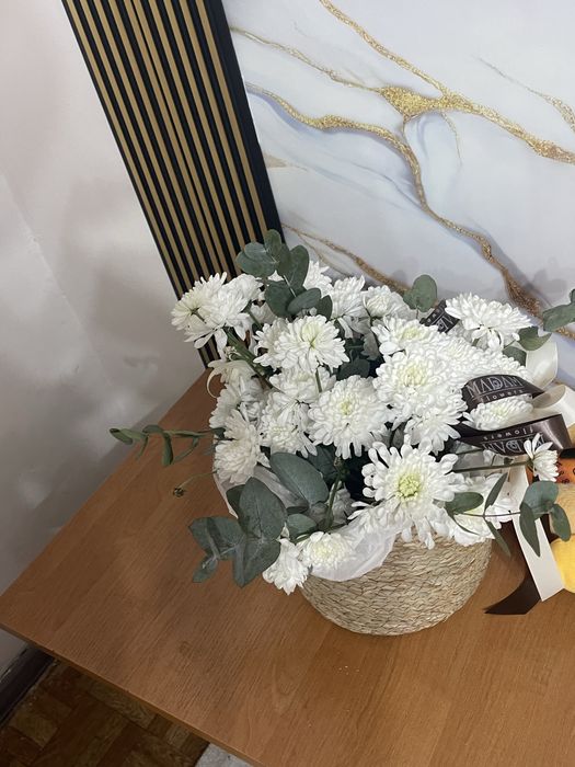 продам букет в корзине