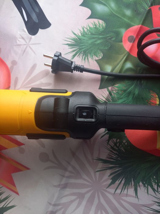 Углошлифовальная машинка