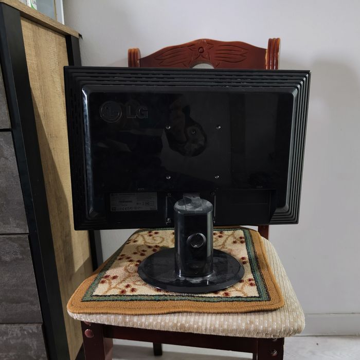 Монитор lg  L222WS-BN