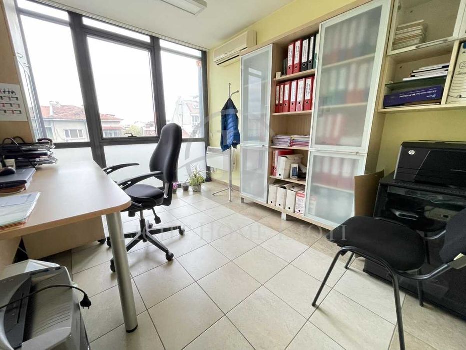 Продава се Офис в Пловдив, Център - 101 кв.м за 2327 €/кв.м - Снимка #8