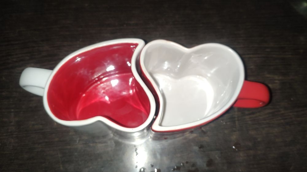 Кружки в виде  сердца 2 шт. Цена 2500