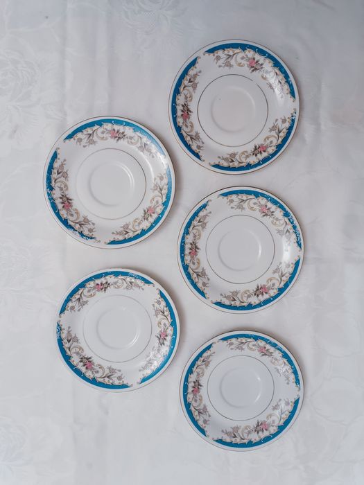 Тарелки, блюдца, салатницы