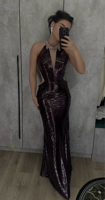 Платье новогоднее блестящее с бантом  . Очень красивоп