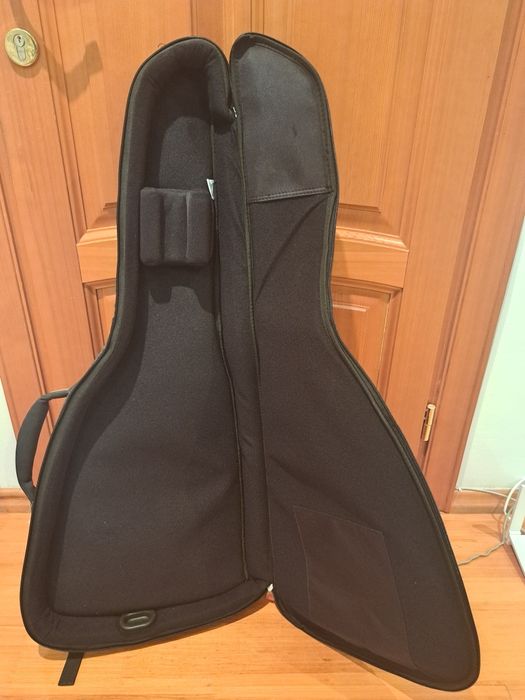 Продам чехол Fender для электрогитары