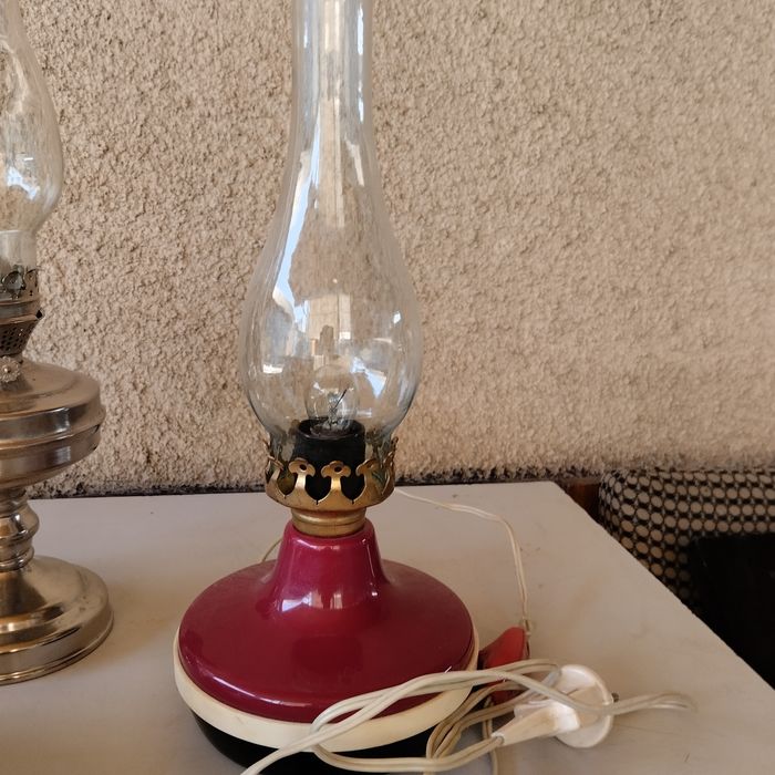 Керосиновая и электрическая лампа СССР