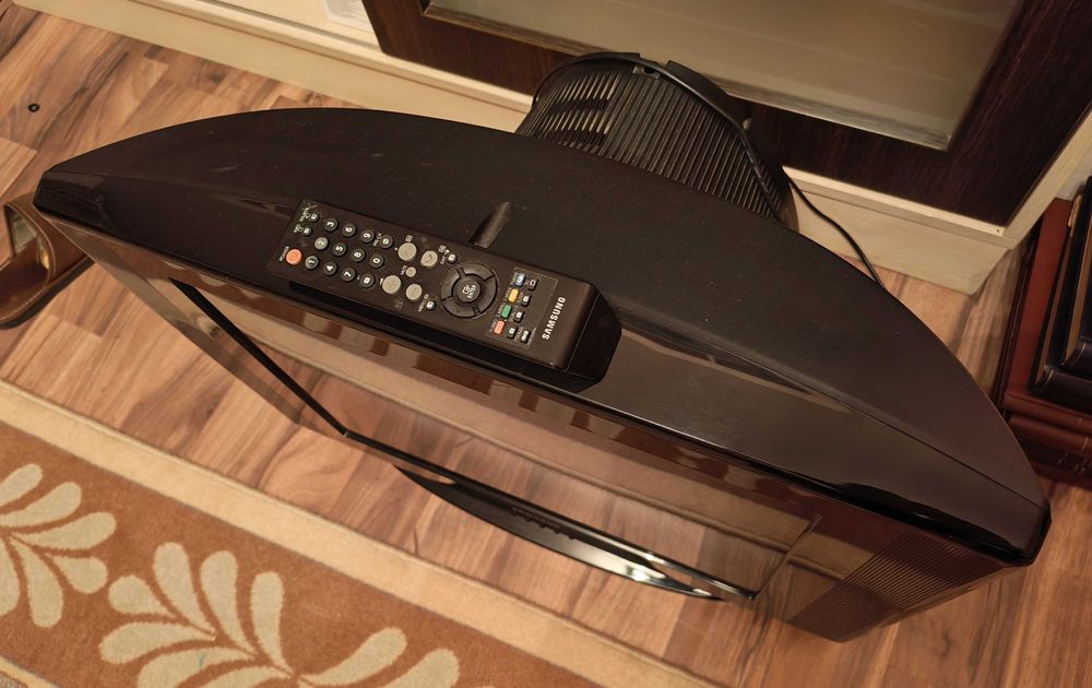 Телевизор Samsung 23 inch