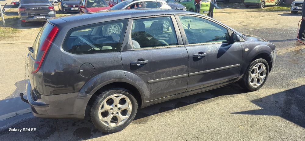 Vând mașina Ford focus