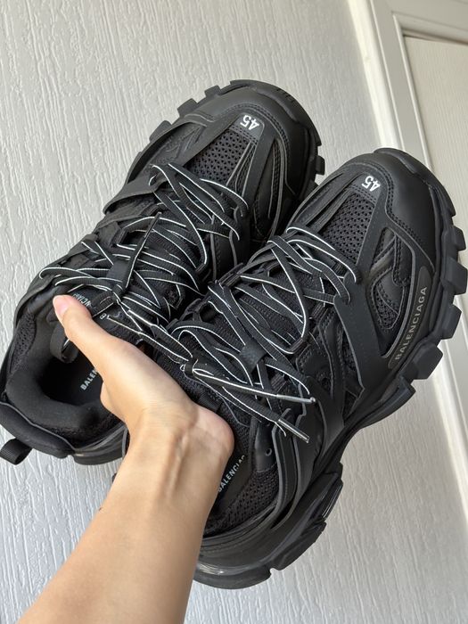 Продам новые кроссовки размер 45