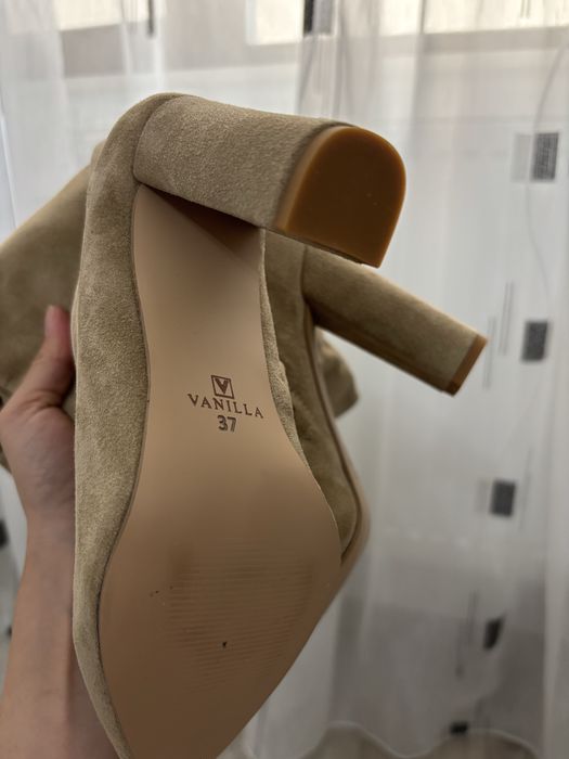 Cizme Vanilla Nevada din piele întoarsă naturală – mărimea 37