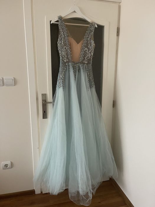 Абитуриентка рокля