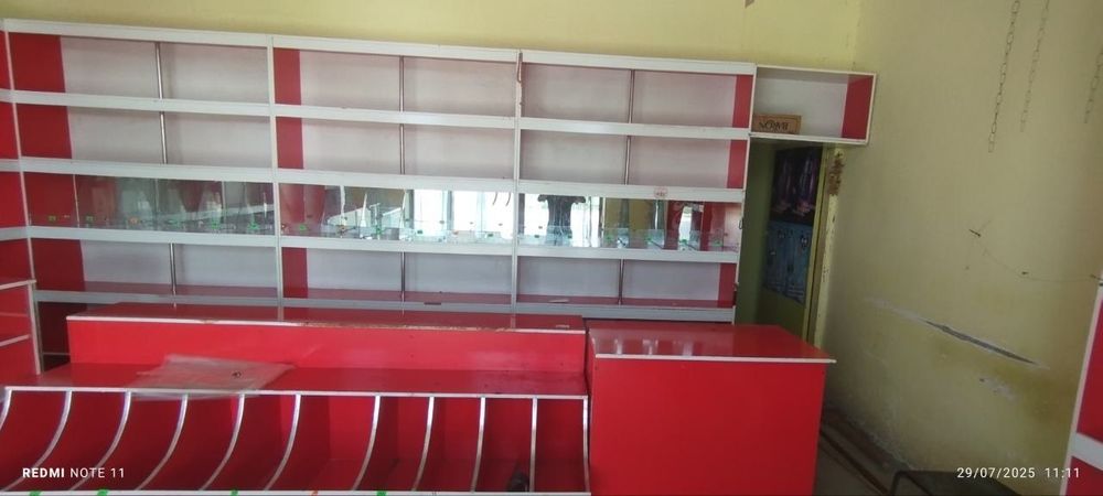 Magazin jihozlari sotiladi holati yangidey.