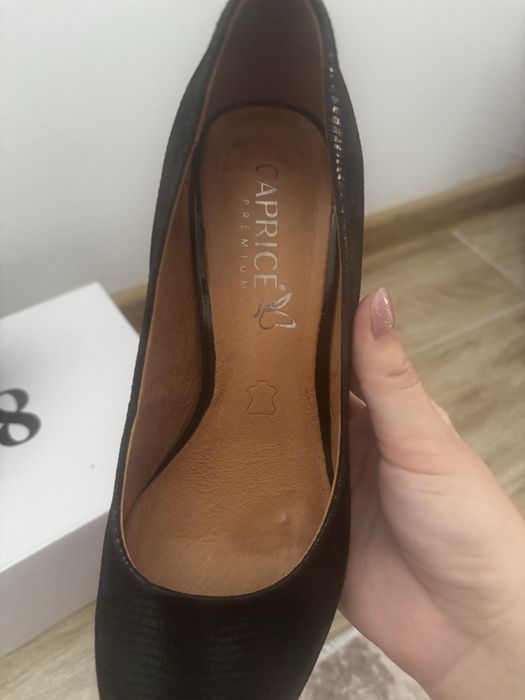 Черни обувки на ток!