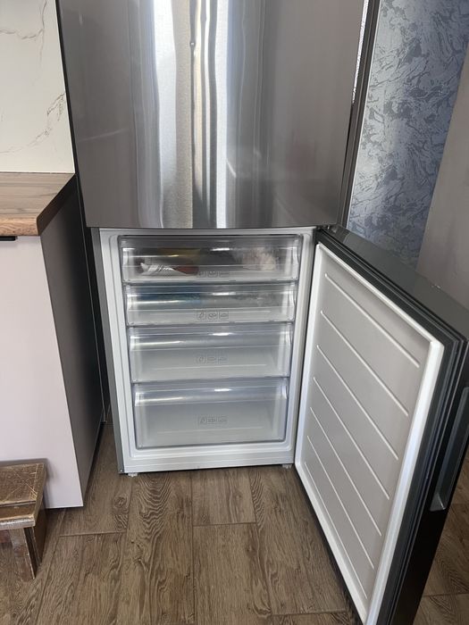 Продается холодильник Haier