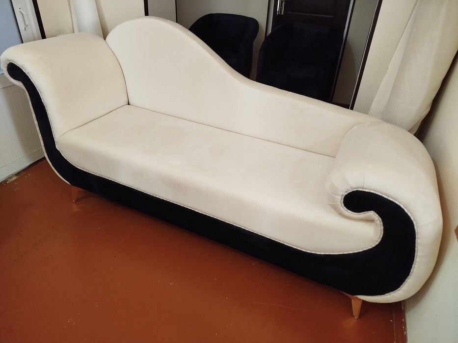 Продаётся оттоманка
Материал велюр бархат