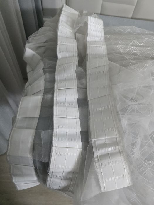 Отдам тюль в отличном состоянии  4 метра.