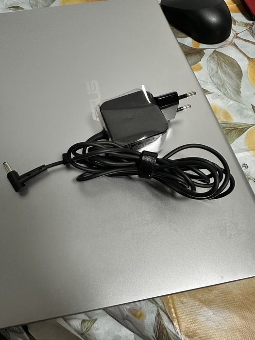 Laptop Asus A516KA- ca nou, cu incarcator si cutie, are garantie pana in Noiembrie 2026