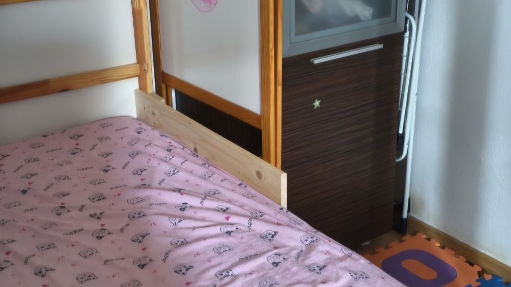 Vând Urgent pat reversibil Ikea