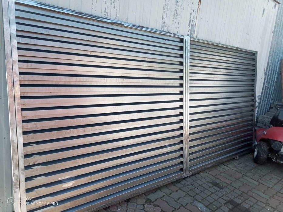 Porti diferite modele