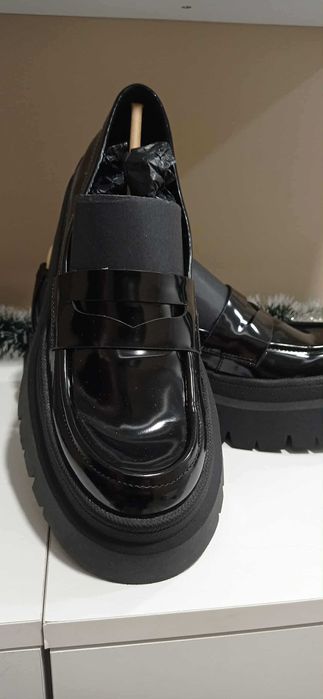 лоуфъри лачени нови