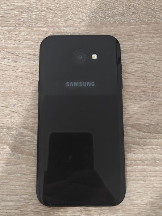 Продам Samsung Galaxy A7 2017 (3/32)