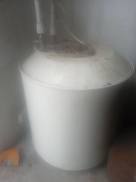 Продаётся водонагреватель аристон б/у