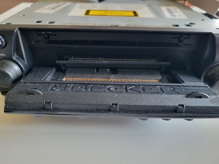 Becker Traffic Pro High BE7820 навигация за кола с блутут Parrot