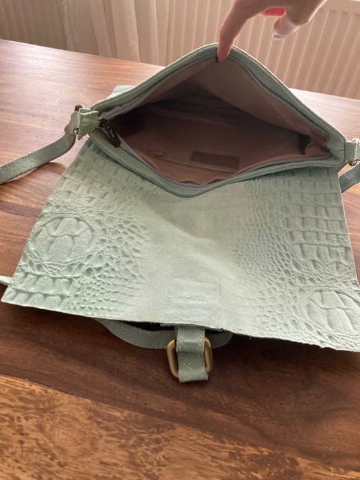 Vand geanta verde-turcoaz din piele intoarsa