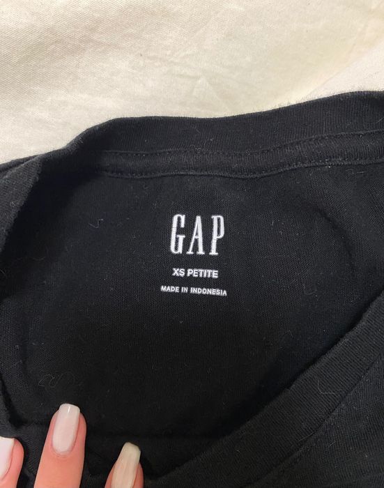 Черна тениска на GAP