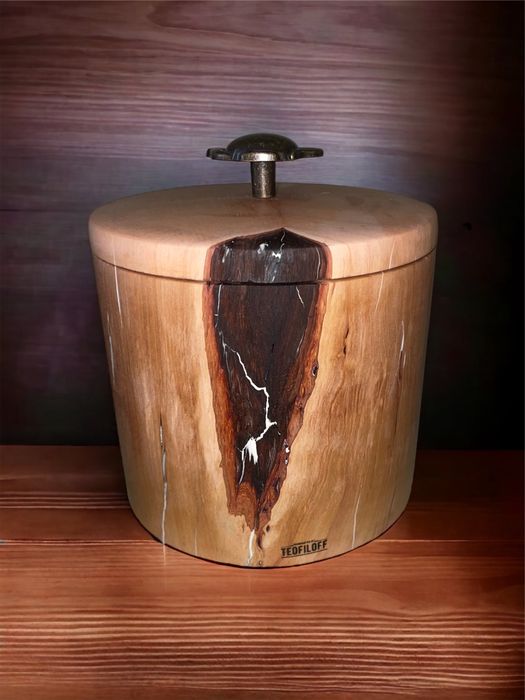 Кутии от дърво и смола цени от 50-160