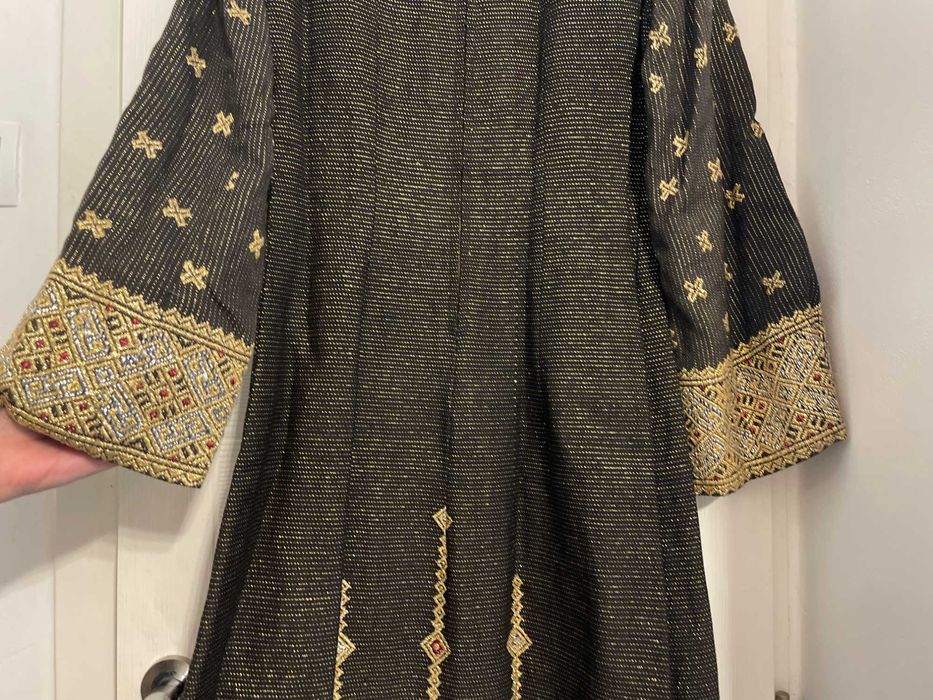 Rochie traditionala romaneasca veche, cusută manual cu fir