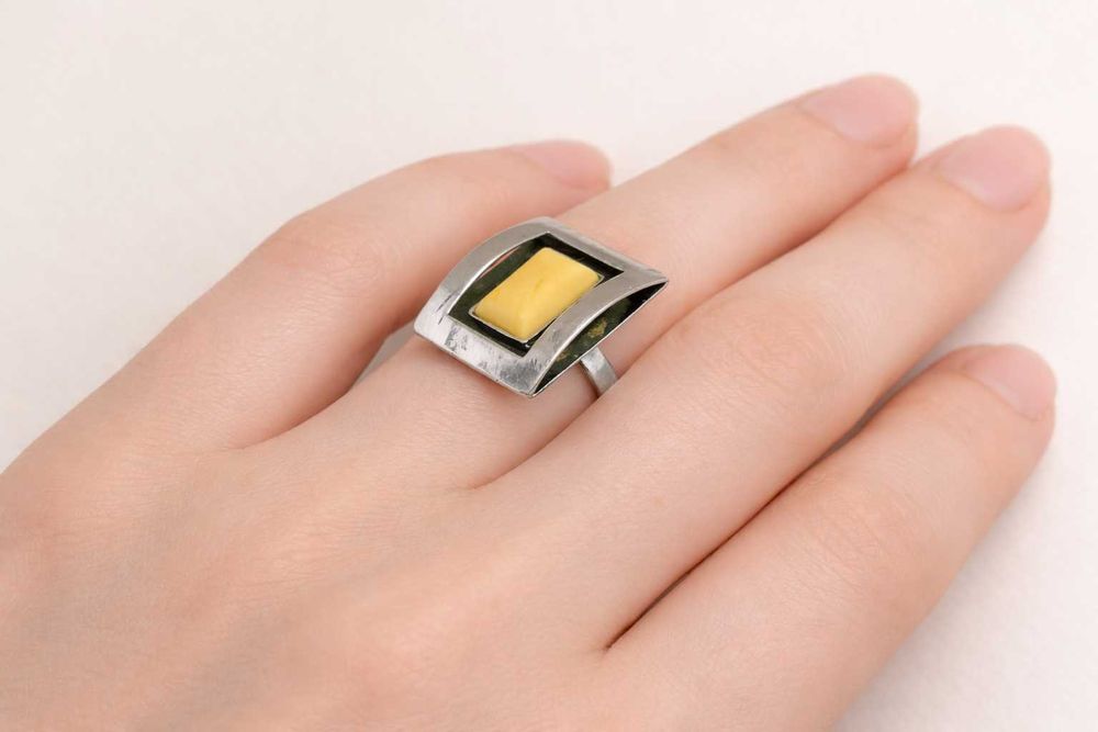 Inel Modernist de Atelier – Argint & Chihlimbar Regal