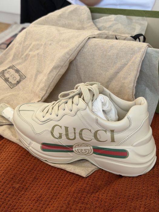 кроссовки guggi бежевые