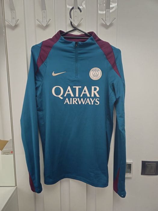 Bluza de fotbal Nike PSG NOUA! 60% REDUCERE 

Nu a fost purtată deloc.