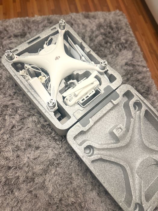 Dronă DJI Phantom 4 Pro / telecomandă cu ecran / completă + cutie