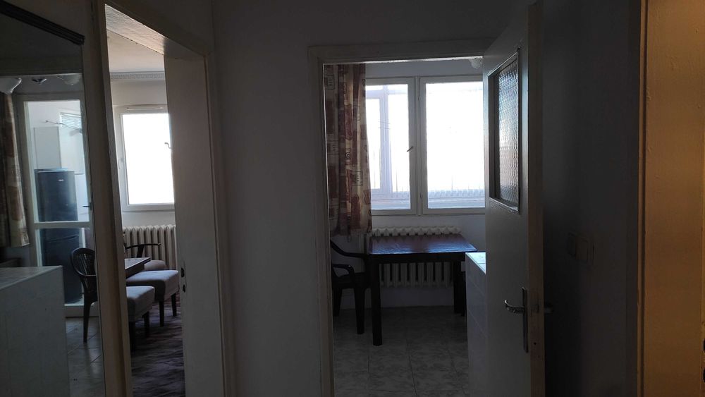 Собственик дава под наем двустаен апартамент в центъра на гр.Шумен