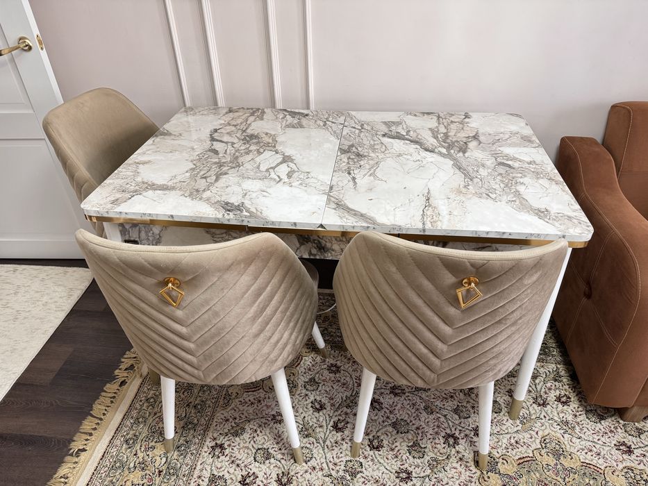 Продается Стол и стулья 6 штук (в идеале)