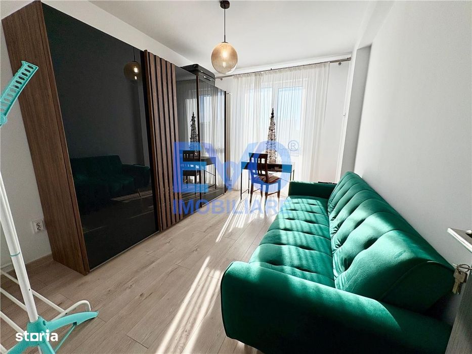 Apartament cu 3 camere, prima inchiriere, geam la baie, zona Rediu