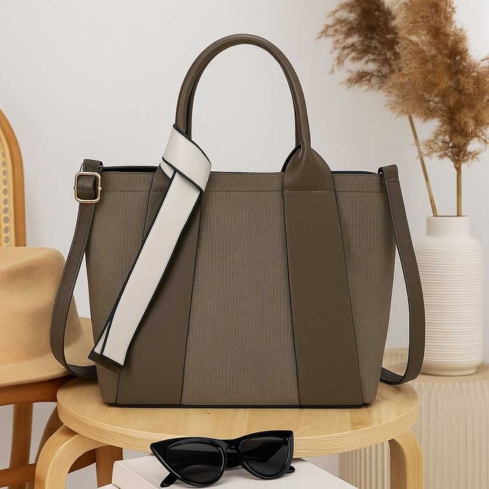 Дамска чанта с елегантен дизайн с включено портмоне