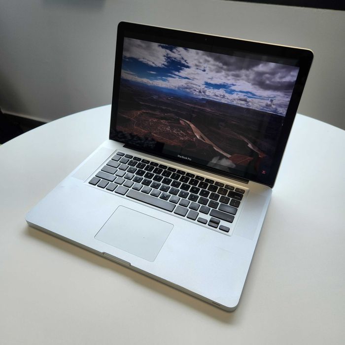Laptop MacBook Pro 15" i5 2,4 GHz SSD Samsung 1 tb Nvidia GeForce GT